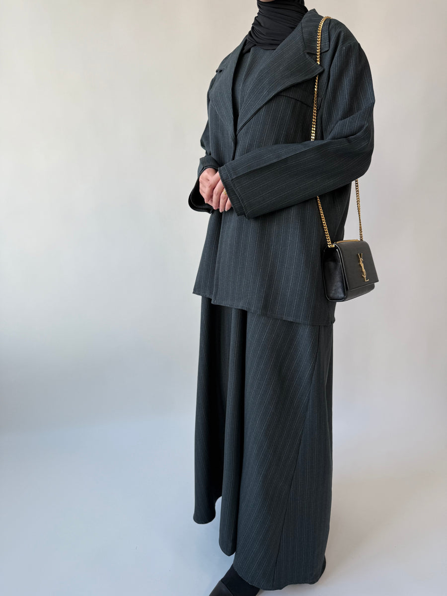 Single breasted oversized suit blazer: Dark green pinstriped